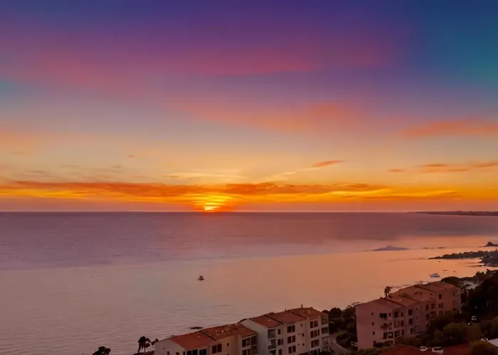 Vue Exceptionnelle !! Calme Et Lumineux Sur La Prestigieuse Route Des Sanguinaires à *